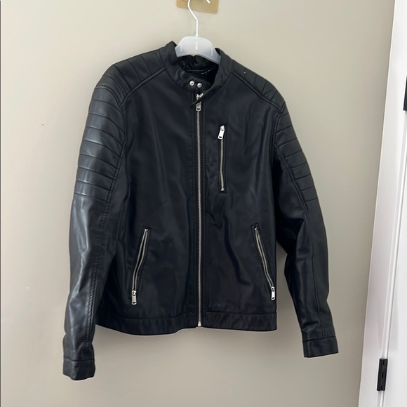 H&M Black Lightweight Jacket with Quilted Detailing - Picture 1 of 4